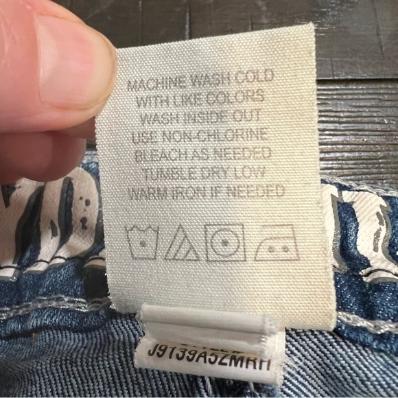 HYDRAULIC distressed denim jean shorts Sammie Boyfriend, embroidered pockets, 0. - Picture 14 of 14